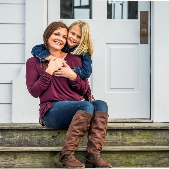 Meet your Posher, Amanda - Picture 1 of 1